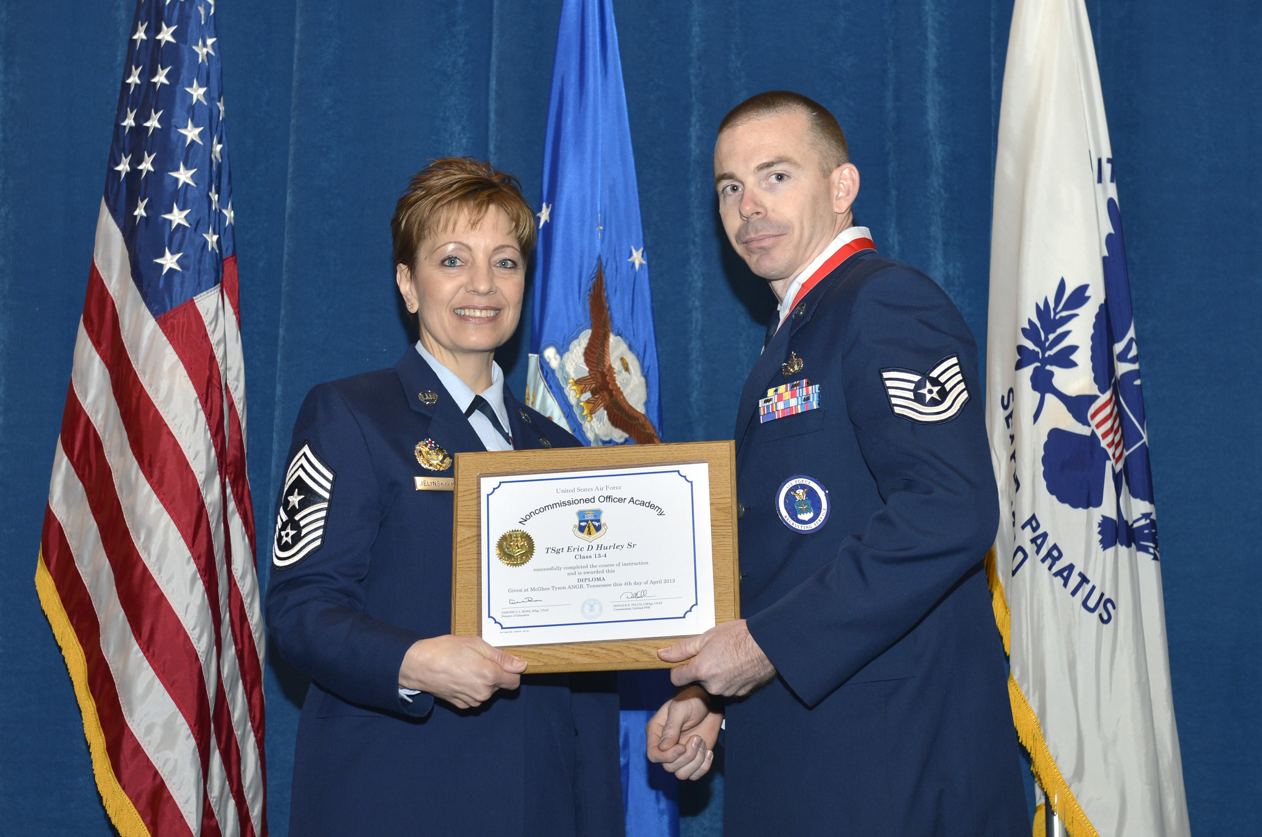 Air Force recruiter earns distinguished graduate award > Air Force ...