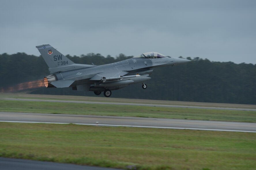 A 55th Fighter Squadron’s F-16 Fighting Falcon lifts into the air at Shaw Air Force Base, S.C., April 15, 2013. (U.S. Air Force photo by Airman 1st Class Krystal M. Jeffers/Released)