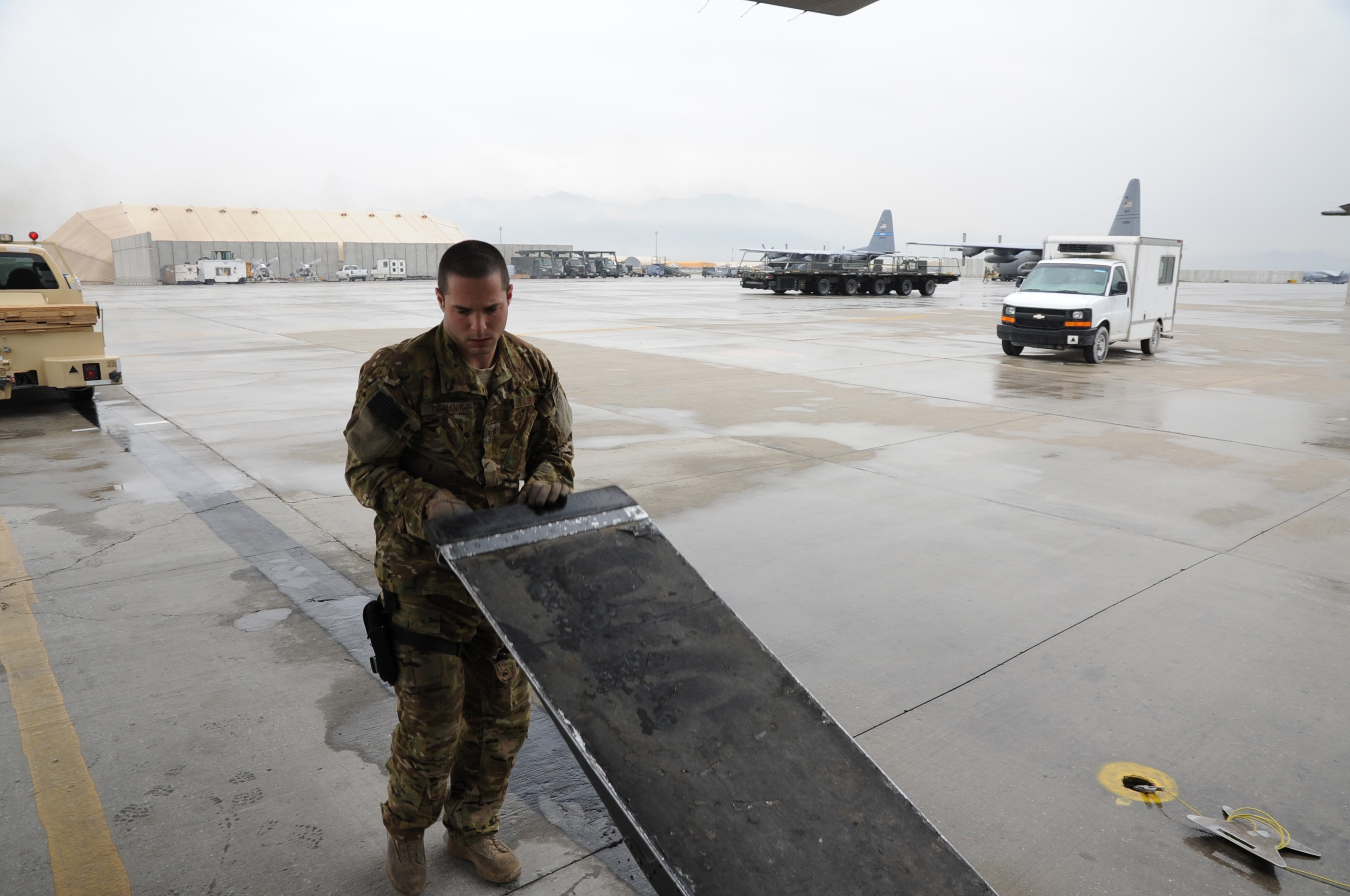 Loadmasters bring it on (and off) > Air Mobility Command > Display