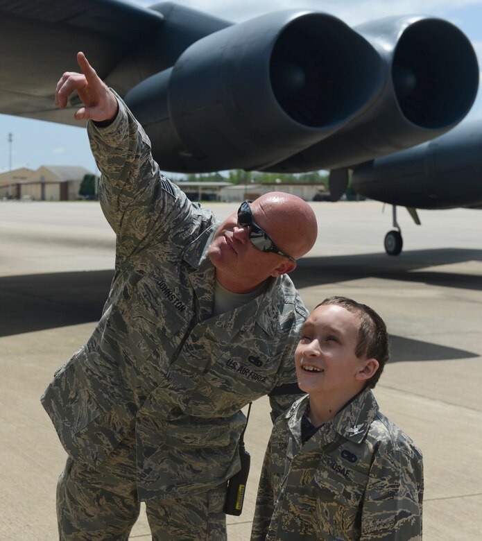 Child becomes B-52 honorary crew chief > Barksdale Air Force Base > News