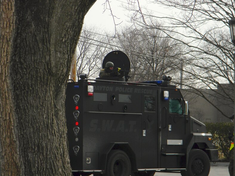 Containment 1 covers a side entrance from the Bear before an entry team assaults the building.