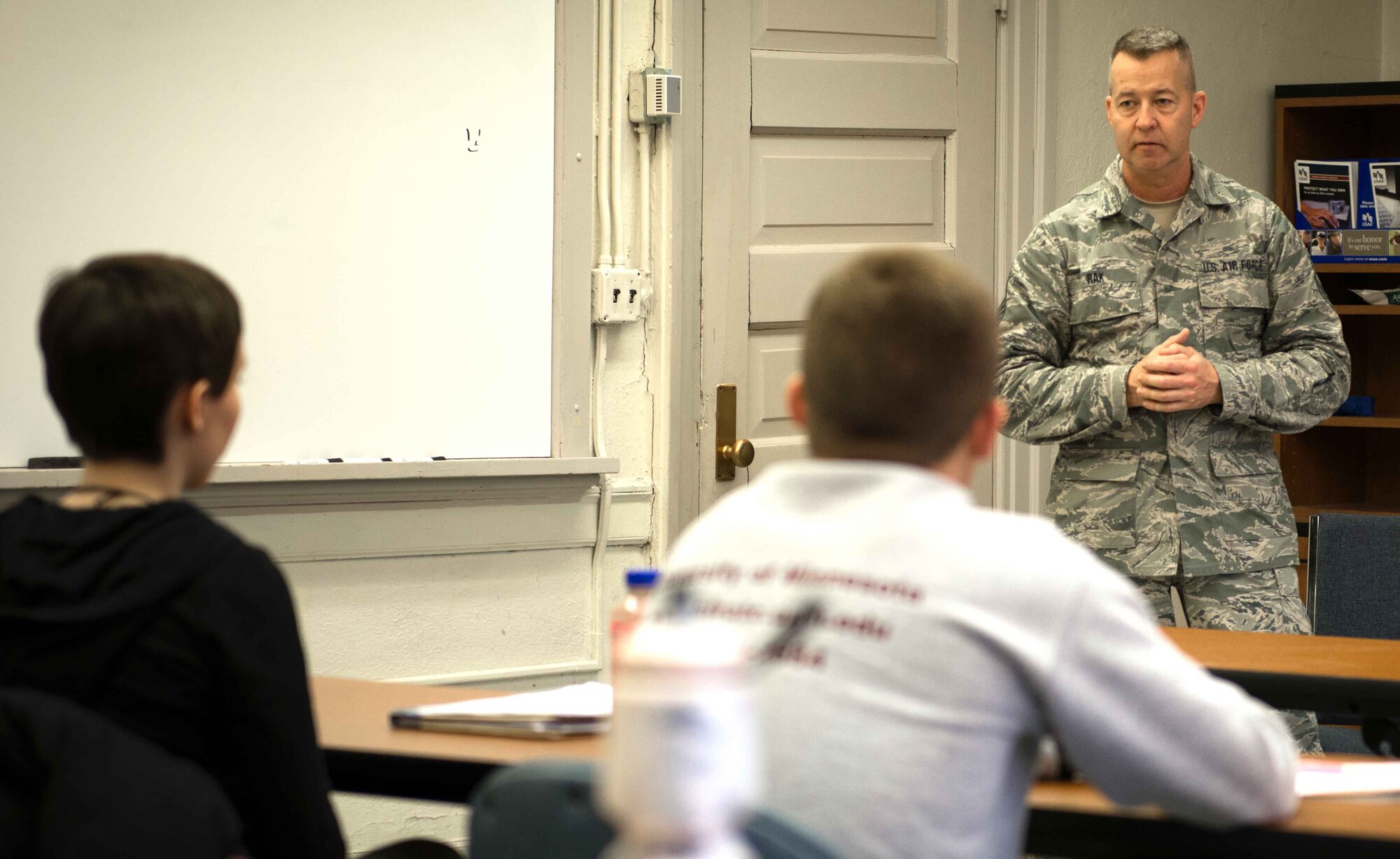 Chief Master Sgt. Michael Rak, 934th Maintenance Group, talks with senior Air Force ROTC cadets April 22 from Detachment 415 at the University of Minnesota. (Air Force Photo/Keith Langsdorf)