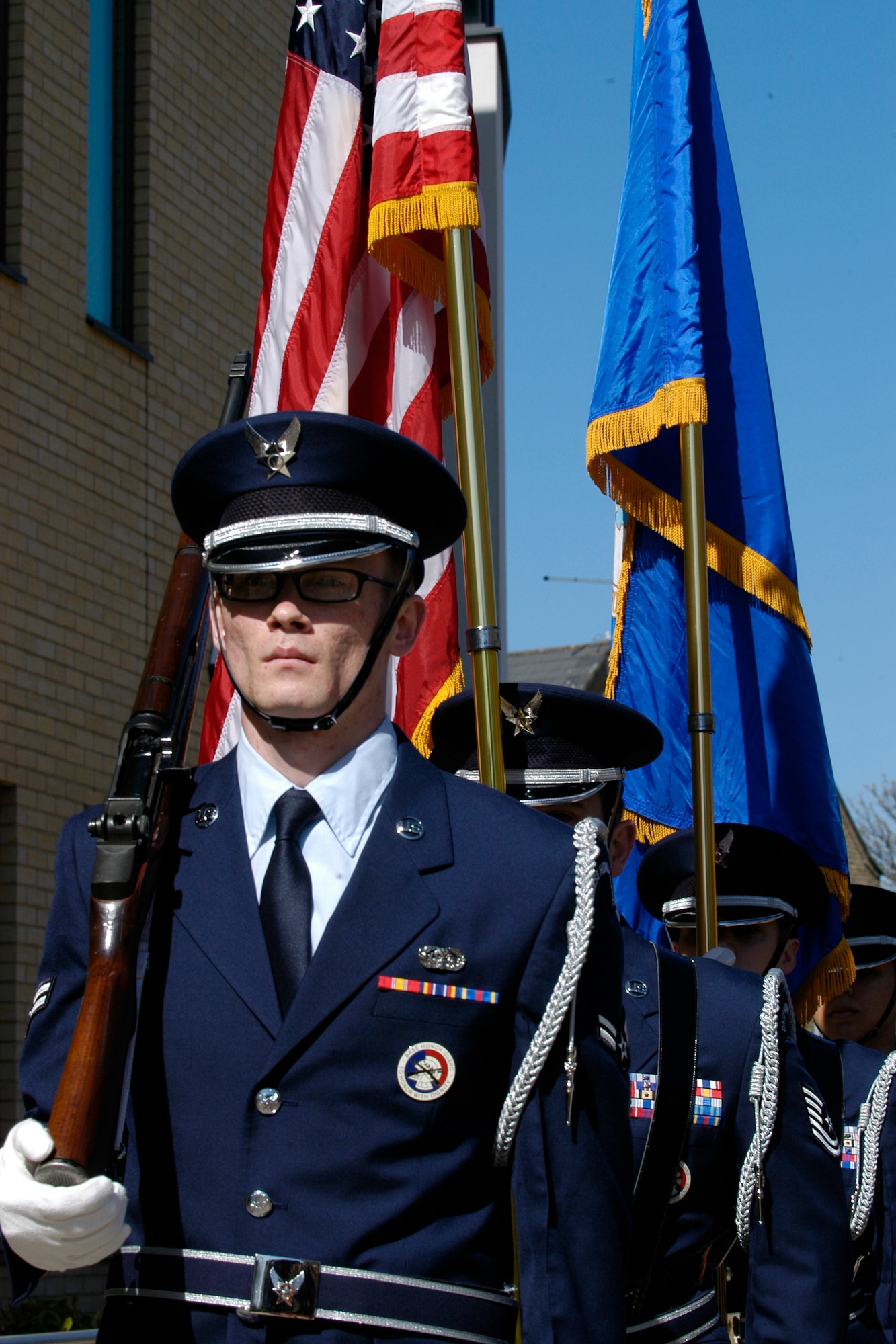 HUNTINGDON, United Kingdom – Members of the 423rd Air Base Group Honor Guard march into the square in front of the Pathfinder House in Huntingdon April 20. The 423rd ABG marched through the streets of Huntingdon when the Huntingdonshire District Council granted the 423rd ABG the Freedom of the District of Huntingdonshire April 20 – this is the first time a U.S. Visiting Forces unit has been given this ancient honor. (U.S. Air Force photo by Tech. Sgt. Chrissy Best)