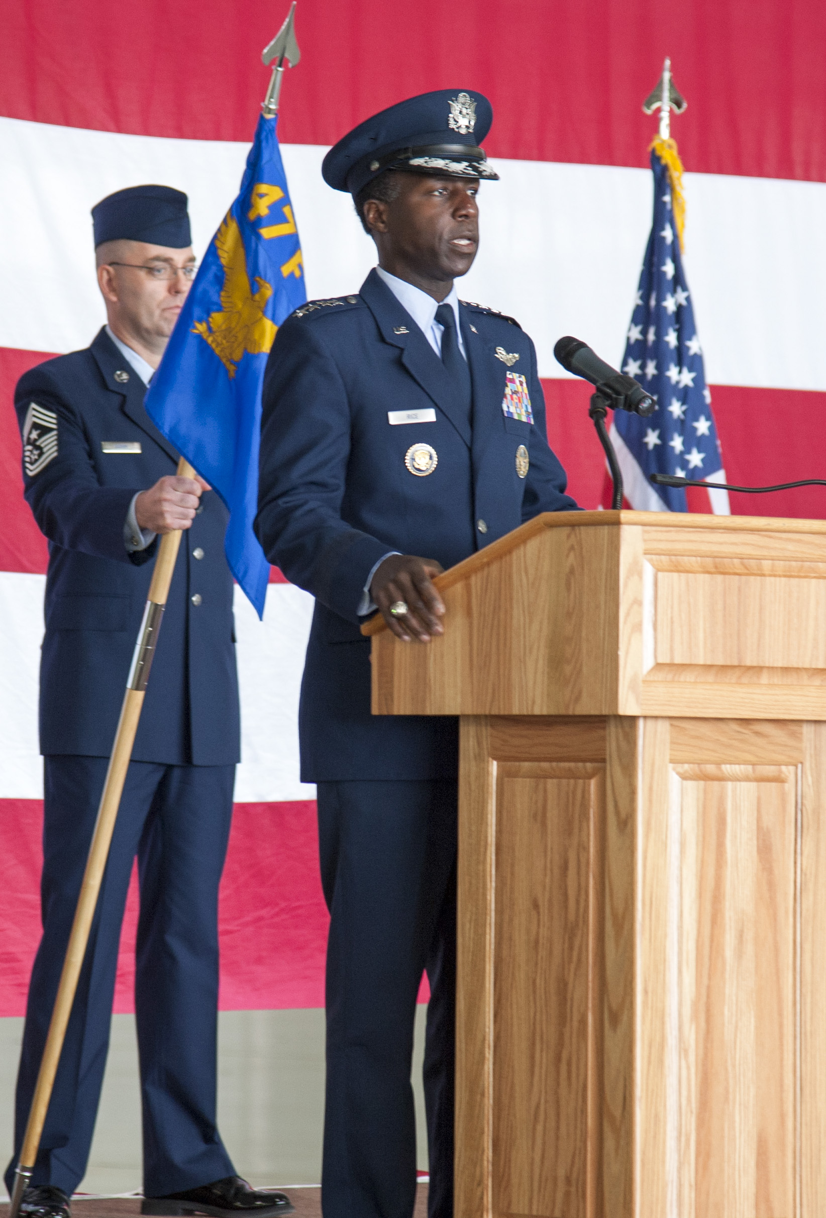 Laughlin new wing commander > Laughlin Air Force Base