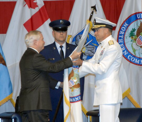 PETERSON AIR FORCE BASE, Colo. - Defense Secretary Robert Gates presents the U.S. Northern Command flag to Navy Adm. James Winnefeld, NORAD and U.S. Northern Command commander, during the commands' change of command ceremony at Peterson Air Force Base May 19. 

(U.S. Air Force photo by Staff Sgt. Thomas J. Doscher) 

