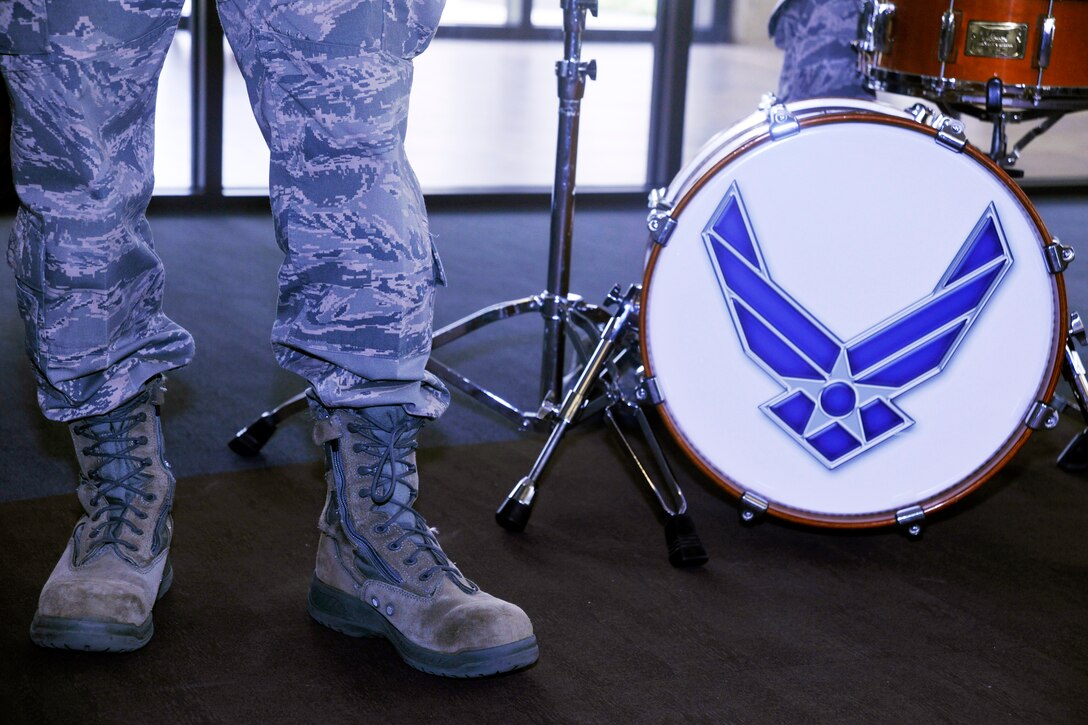 A member of The U.S. Air Force Band pauses between songs at the Wounded Warrior Café in Walter Reed National Military Center in Bethesda, Md. April 4, 2013. Groups within The U.S. Air Force Band perform hour-long sets for Wounded Warriors at the center on a monthly basis. (U.S. Air Force photo/Senior Airman Lindsey A. Porter)