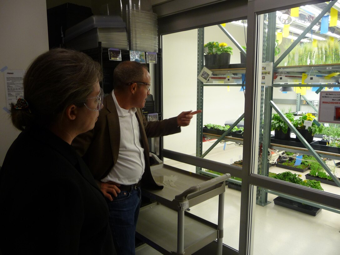 Assistant Secretary of Defense Sharon E. Burke and Dr. Jay Keasling tour the Joint BioEnergy Institute, a U.S. Department of Energy Bioenergy Research Center, in Berkeley, CA on February 15, 2011.