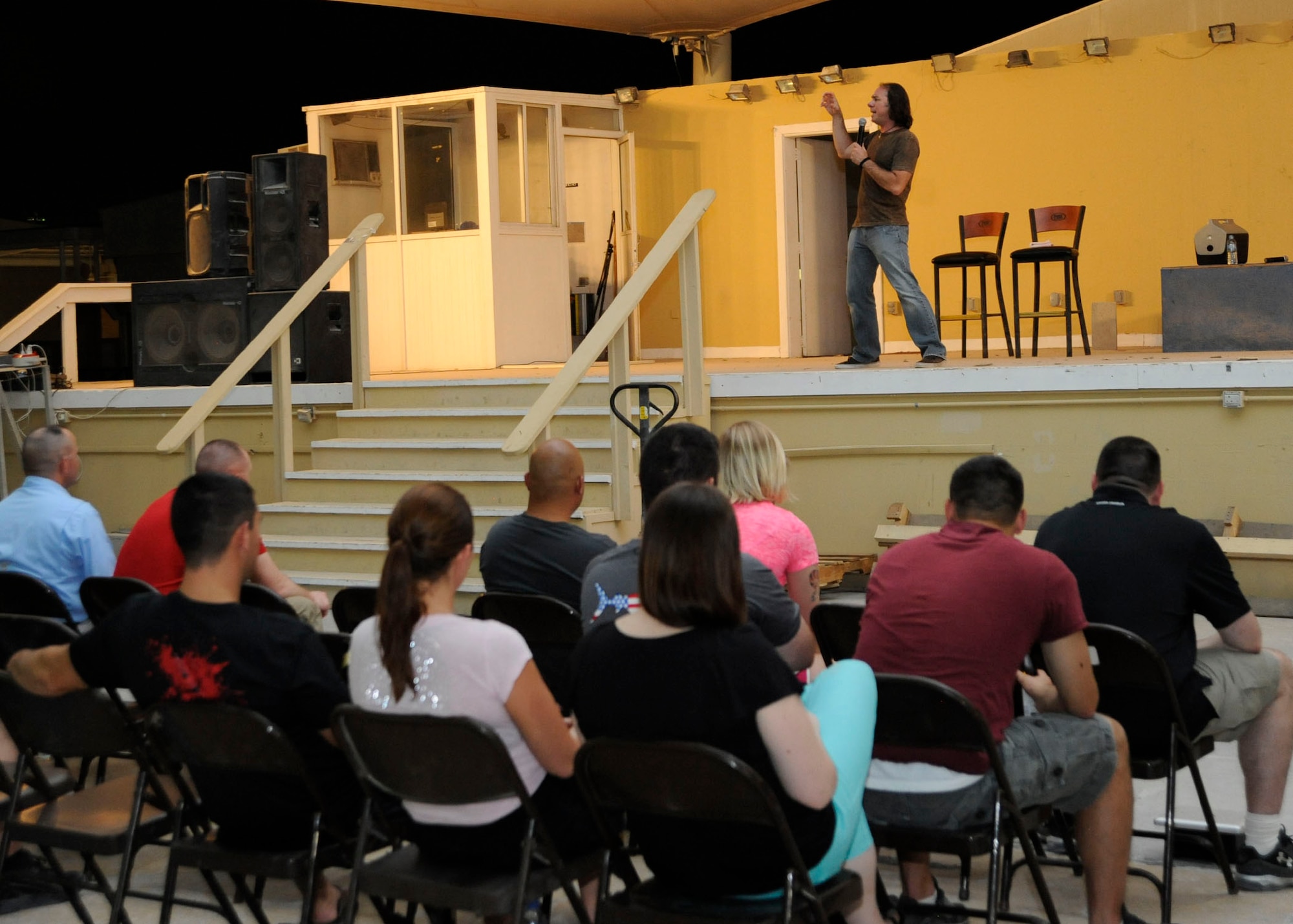 Comedian Jeff Capri animatedly tells a joke during Don Barnhart’s All-Star Comedy tour performance presented by Armed Forces Entertainment at the 379th Air Expeditionary Wing in Southwest Asia, July 28, 2013. Capri is one of four comedians in the comedy tour and has worked alongside several prominent entertainers to include Tim Allen, Ellen DeGeneres and Adam Sandler. (U.S. Air Force photo/Senior Airman Bahja J. Jones) 
