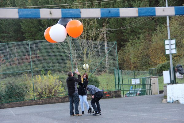 A Balloon Mapping Kit is launched. Information taken by balloon is one way in which scientists collect imagery information for geospatial crowdsourcing.