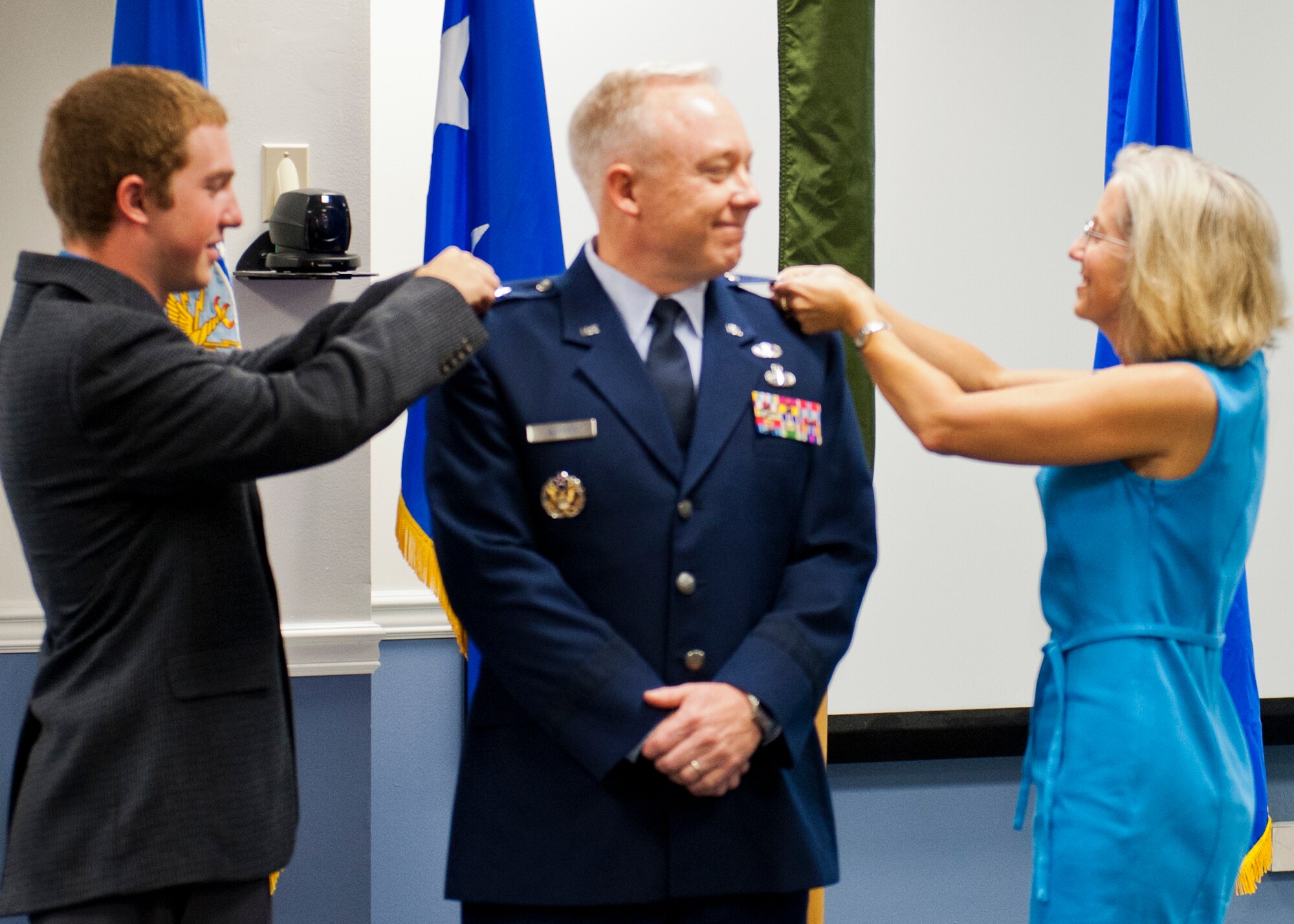 Newly-ranked Maj. Gen. Scott Jansson, the Air Force Program Executive Officer for Weapons, Armament Directorate, receives his new stars from his wife, Janine, and son, Andy, at his pin-on ceremony at the Armament Directorate Aug. 2. (U.S. Air Force photo/Sara Vidoni)