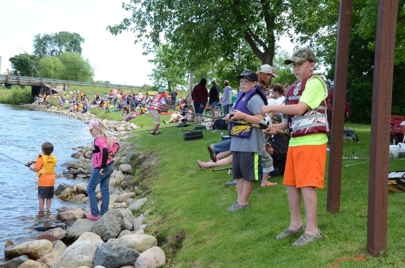 Corps of Engineers host 25th annual fishing derby at Leech Lake Dam > St.  Paul District > News Releases
