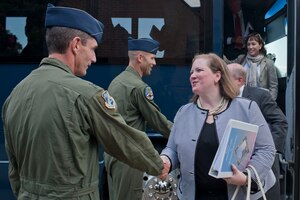 U.S. Air Force Col. Thomas Wark, 192nd Fighter Wing commander, shakes hands with Erin Conaton, National Commission on the Structure of the Air Force vice chairman, at Langley Air Force Base, Va., Aug. 5, 2013. The independent commission is scheduled to visit a selected number of Air Force locations to assess the Air Force’s structure and determine if and how changes should be made. (U.S. Air Force photo by Staff Sgt. Stephanie Rubi/Released) 