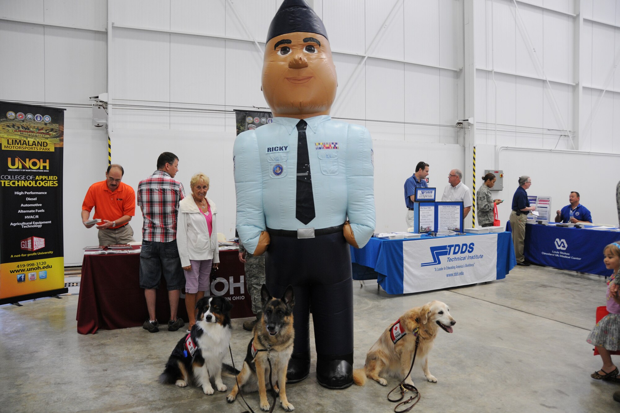 YOUNGSTOWN AIR RESERVE STATION, Ohio— Airman Ricky, and inflatable Air Force Reserve mascot, poses for a photograph with American Red Cross comfort dogs during the job fair that was held during family day here. Family day is a yearly open house held for Citizen Airmen and their families, designed to let Reserve families strengthen bonds and experience the home station of their Reservist loved one. U.S. Air Force photo by SrA Rachel Kocin.