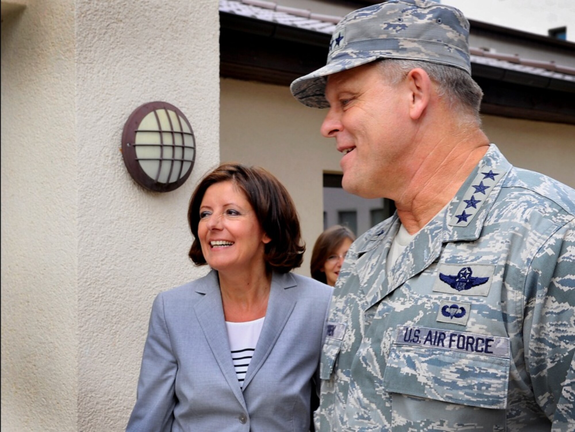 Gen. Frank Gorenc, U.S. Air Forces in Europe and Air Forces Africa commander, greets Minister President of Rheinland-Pfalz Malu Dreyer, Aug. 6, 2013, Ramstein Air Base, Germany. Dreyer visited to learn about the USAFE - AFAFRICA mission and to see various locations around base. (U.S. Air Force photo/Airman 1st Class Trevor Rhynes/Released)