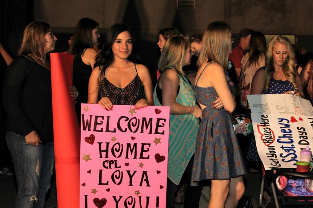 Jessica Martinez awaits the arrival of Cpl. Andrew Loya, tank mechanic, Company D, 1st Tank Battalion, at the unit’s homecoming July 28, 2013.
