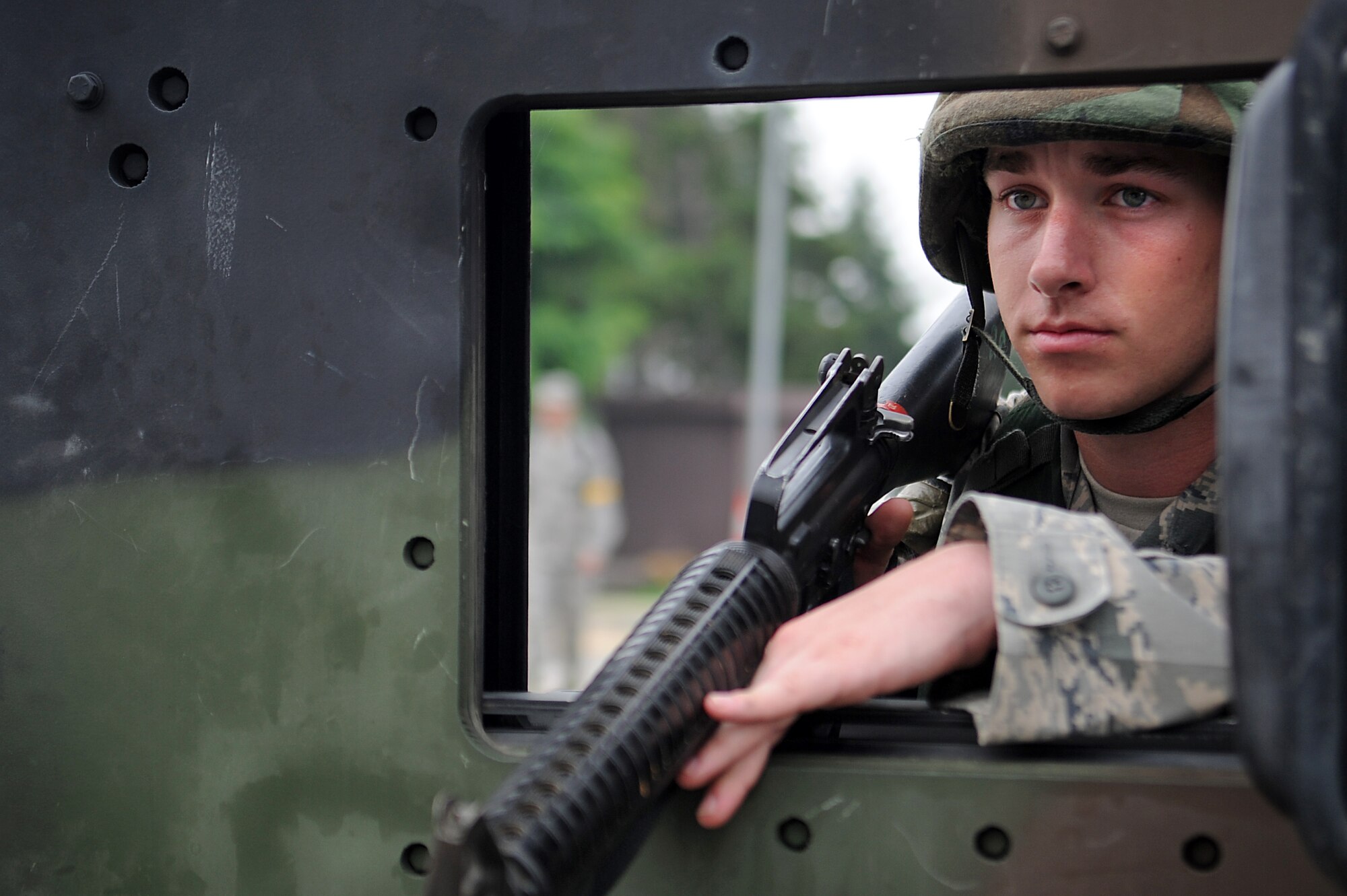 A 51st Security Forces Squadron defender secures the 51st Fighter Wing’s headquarters building during the last simulated ground attack during an operation readiness exercise, Beverly Midnight 13-03, at Osan Air Base, Republic of Korea, Aug. 9, 2013. These exercises test Osan Airmen’s abilities during heightened states of readiness while providing combat ready forces for close air support, air strike control, counter air, interdiction, theater airlift, and communications in the defense of the Republic of Korea. (U.S. Air Force photo/Staff Sgt. Sara Csurilla) 