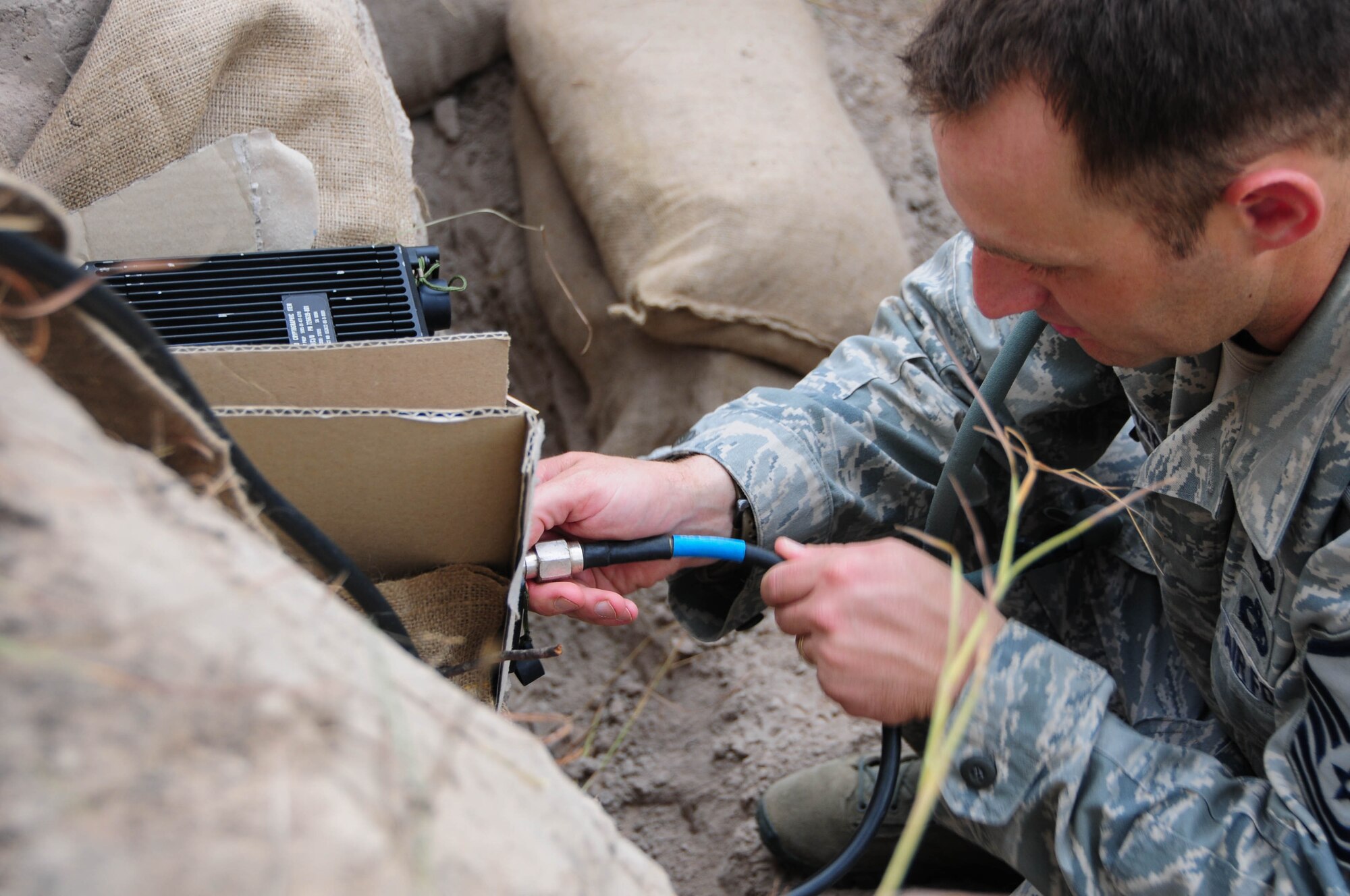 Master Sgt. Brady Redhage, 36th Mobility Response Squadron contingency logistics flight chief, sets up an AN/PSC-5D Multi-Band, Multi-Mission Radio System July 22, 2013, on Royal Australian Air Force Williamson Airfield, Australia during Talisman Saber. Seventy-one Airmen from the 36th Contingency Response Group returned to Andersen Air Force Base, Guam, after participating in this year’s Talisman Saber exercise. (U.S. Air Force photo by Airman 1st Class Marianique Santos/Released)