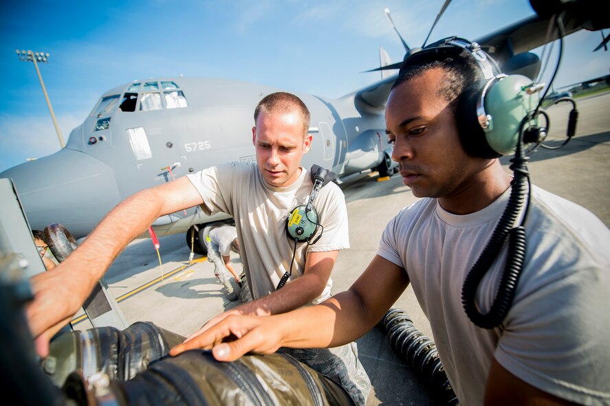 U.S. Air Force Senior Airman Wesley Schwier (left), 723d Aircraft Maintenance Squadron crew chief, and Staff Sgt. Avaris Murray, 723d AMXS electronic warfare craftsman, prepare an air-conditioning cart for use in an HC-130J Combat King II at Moody Air Force Base, Ga., July 30, 2013. Air-conditioning carts provide cool or warm air into aircraft without the need to power the aircraft itself. (U.S. Air Force photo by Staff Sgt. Jamal D. Sutter/Released) 