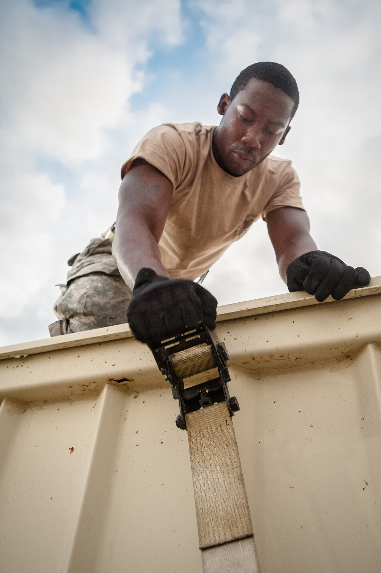 Army Spc. Marquis Talbot, a cargo specialist with the U.S. Army’s 689th Rapid Port Opening Element in Fort Eustis, Va., straps simulated disaster-relief supplies to a flat-rack pallet on the flight line of MidAmerica St. Louis Airport in Mascoutah, Ill., on Aug. 7, 2013, as part of Exercise Gateway Relief, a U.S. Transportation Command-directed earthquake-response scenario. The 689th is joining with the Kentucky Air National Guard’s 123rd Contingency Response Group to stand up and operate a Joint Task Force-Port Opening through Aug. 9. The JTF-PO, which combines an Air Force Aerial Port of Debarkation with an Army trucking and distribution unit, ensures the smooth flow of relief supplies into affected areas by airlift and coordinates final distribution over land. (U.S. Air National Guard photo by Maj. Dale Greer)
