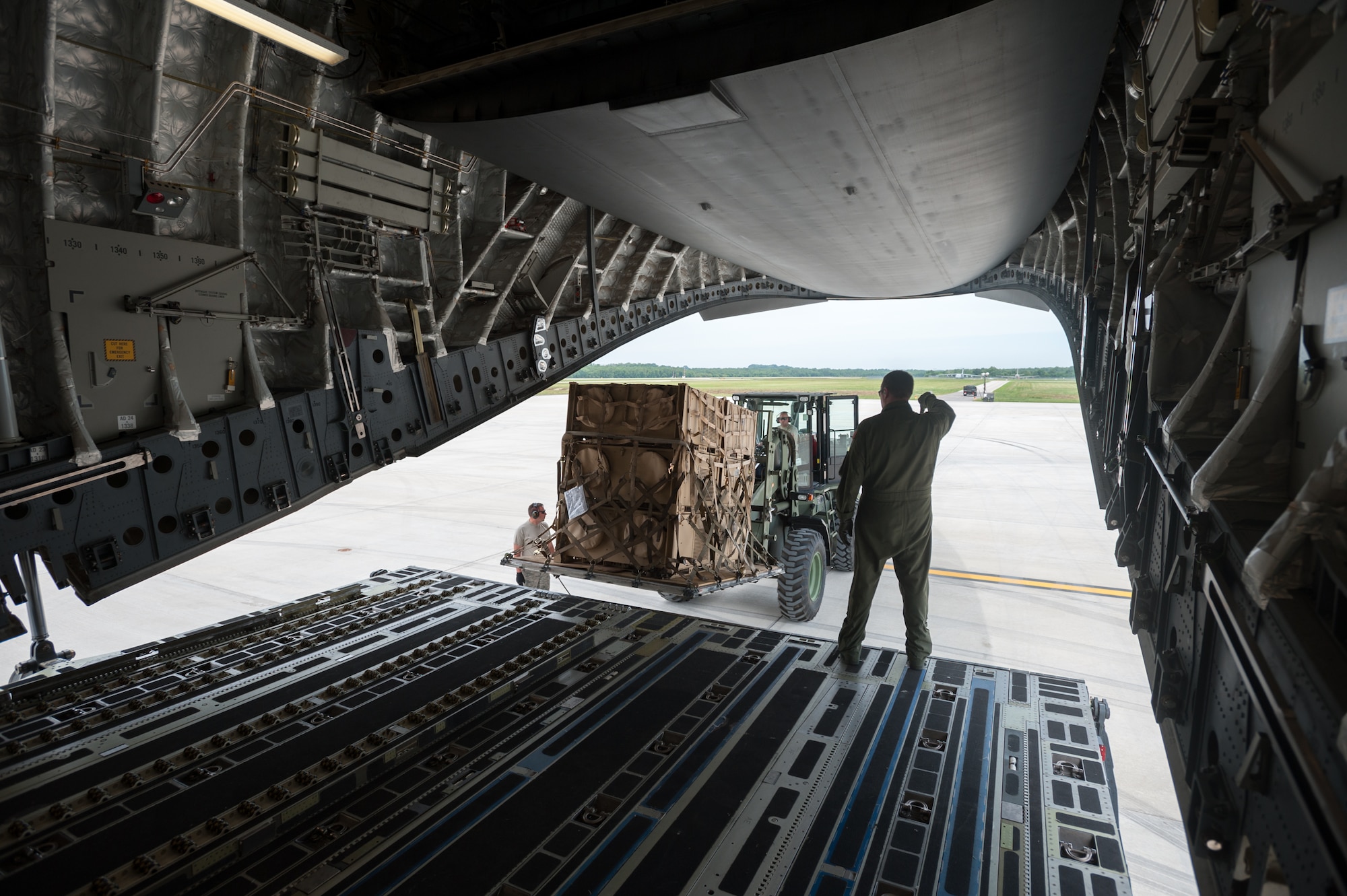 Members of the Kentucky Air National Guard’s 123rd Contingency Response Group offload equipment from a Mississippi Air National Guard C-17 at MidAmerica St. Louis Airport in Mascoutah, Ill., on Aug. 6, 2013, as part of Exercise Gateway Relief, a U.S. Transportation Command-directed earthquake-response scenario. The 123rd is joining forces with the U.S. Army’s active-duty 689th Rapid Port Opening Element from Fort Eustis, Va., to stand up and operate a Joint Task Force-Port Opening through Aug. 9. A JTF-PO, which combines an Air Force Aerial Port of Debarkation with an Army trucking and distribution unit, ensures the smooth flow of relief supplies into affected areas by airlift, and coordinates their final distribution over land. (U.S. Air National Guard photo by Maj. Dale Greer)