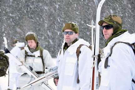 During the Norwegian Exchange, Norwegian lieutenants and noncommissioned officers train squads of Minnesota troops in field survival skills.