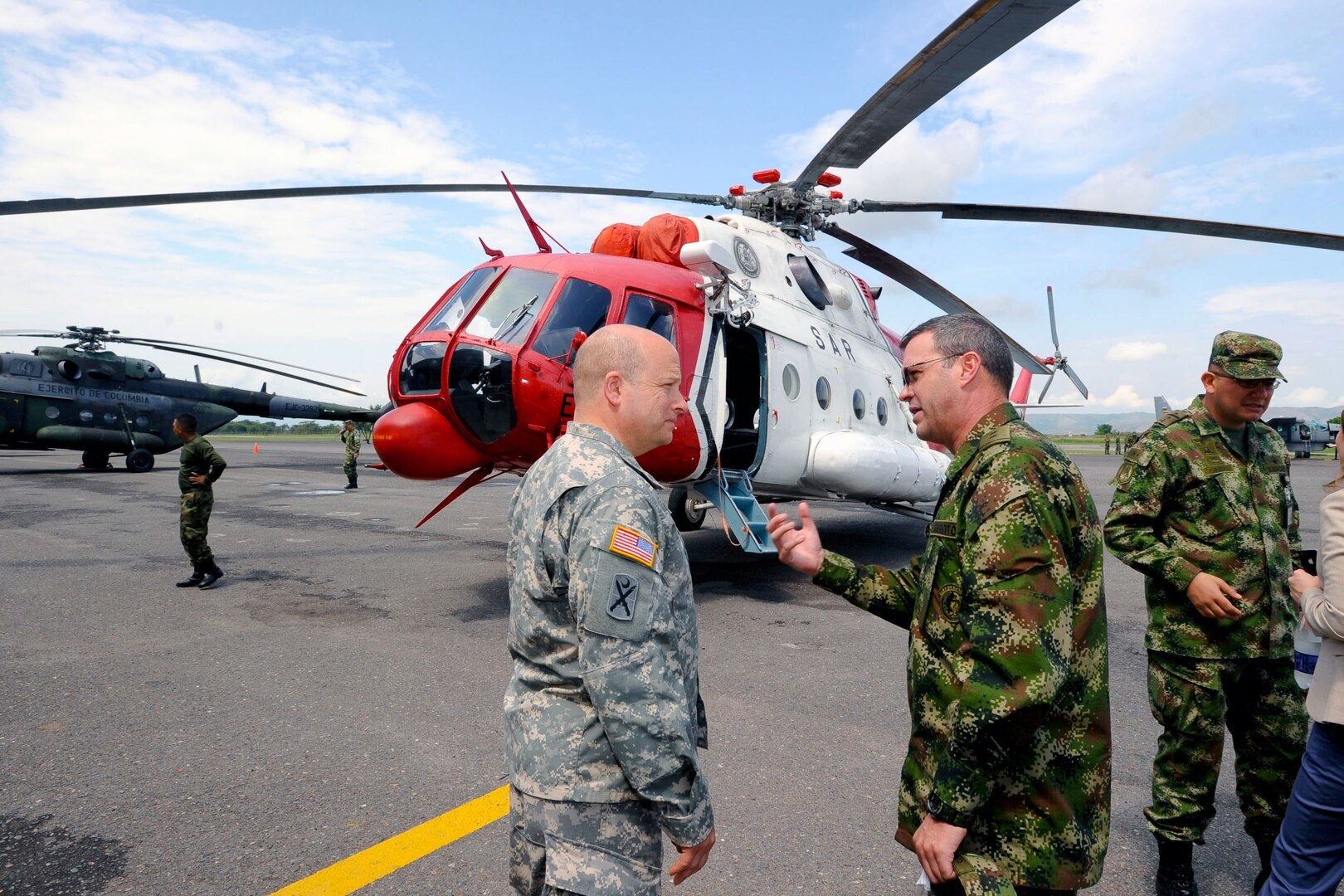 Maj. Gen. Robert E. Livingston, Jr., the adjutant general of South Carolina, speaks with Colombian Army Maj. Gen. Jorge Salgado, army planning and transformation, in front of a Colombian army Mi-17 search and rescue helicopter, in Tolemaida, Colombia, Feb. 21, 2013.