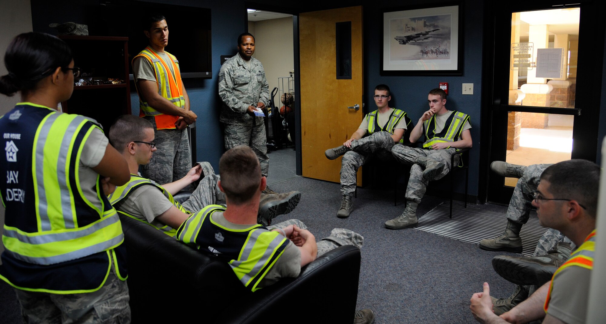 Bay orderlies keep Barksdale's dormitories clean > Barksdale Air Force