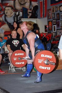 Vikki Traugot deadlifts during a November U.S. Powerlifting Association competition. Traugot is a top rated woman powerlifter in the nation and is the spouse of Air National Guard Senior Master Sgt. Andrew Traugot at the I.G. Brown Training and Education Center, Tenn.