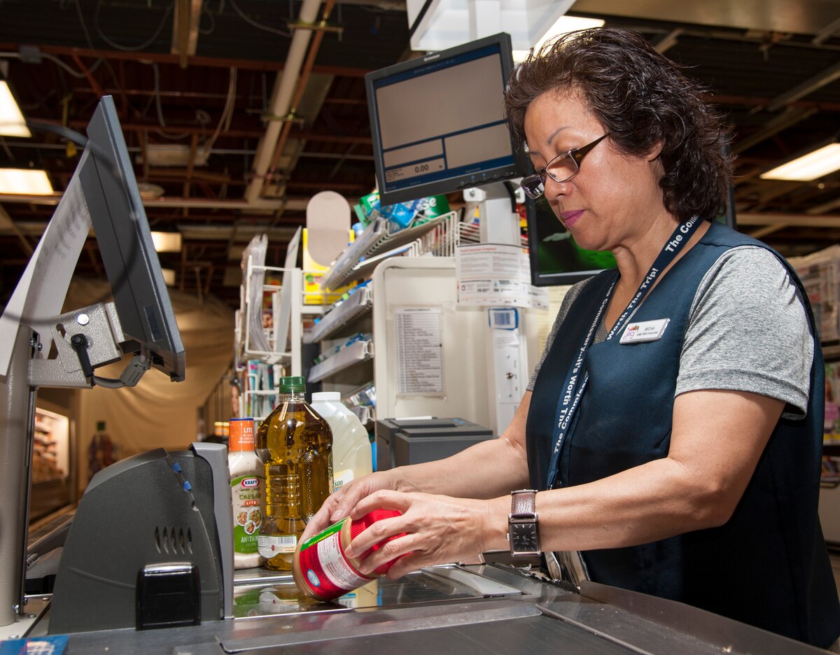 Commissaries return to normal hours Aug. 18 > Laughlin Air Force Base