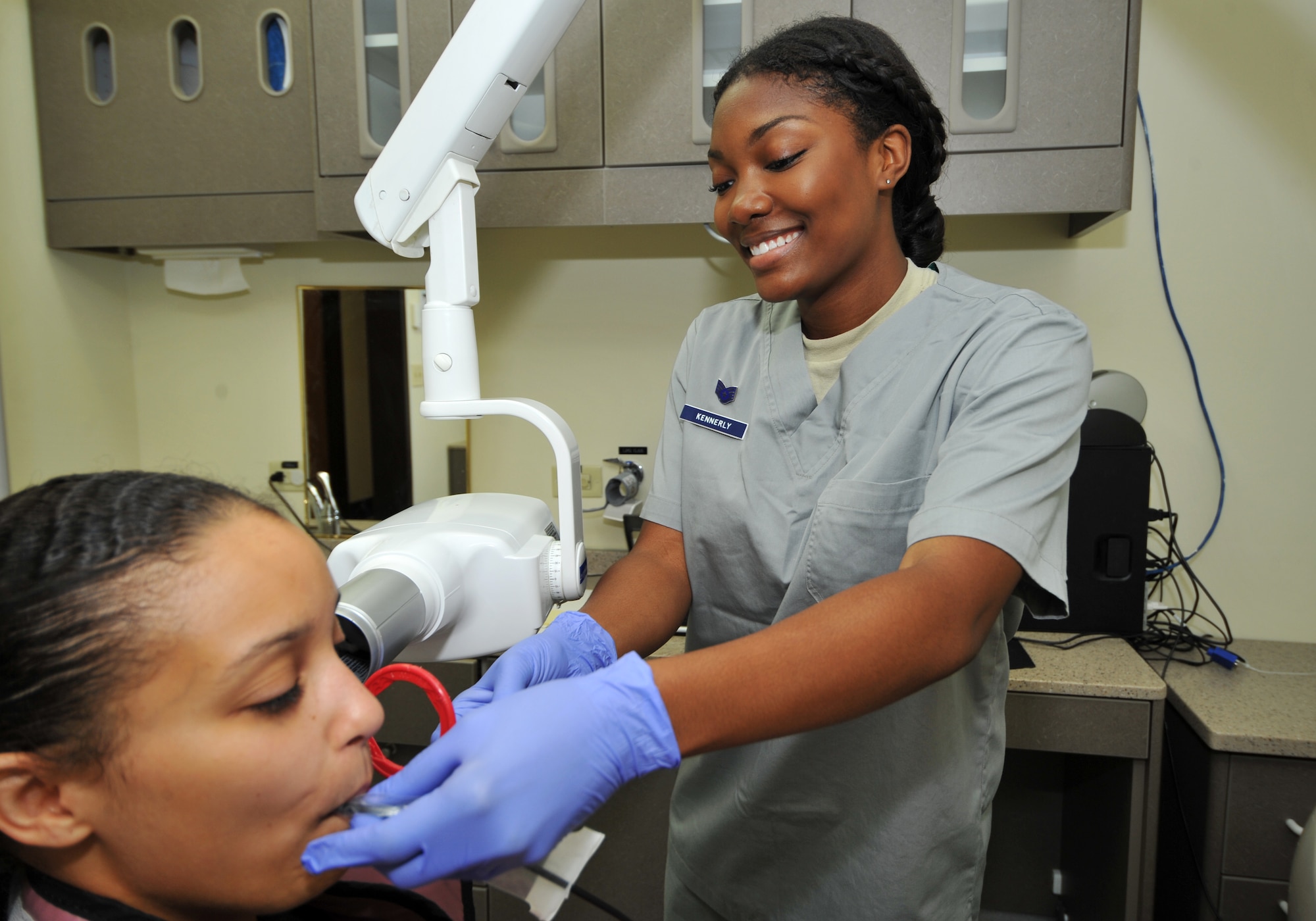 Staff Sgt. DeShierra Kennerly, 51st Dental Squadron dental technician, performs a dental cleaning on a member of Team Osan at Osan Air Base, Republic of Korea, Aug. 2, 2013. Kennerly is this week’s Airman Spotlight winner. (U.S. Air Force photo/Staff Sgt. Emerson Nuñez)