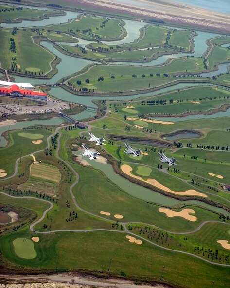 GUNSAN, Republic of Korea – Republic of Korea air force Colonel Min-Oh Seo, 38th Fighter Group commander, leads a friendship flight with Col. S. Clinton Hinote, 8th Fighter Wing commander, over the Gunsan Golf Club, Aug. 14, 2013. The formation, which included leadership from the 8th FW and 38th FG, flew to several landmarks around Gunsan, ROK. (U.S. Air Force photo by Senior Airman Clayton Lenhardt/Released)