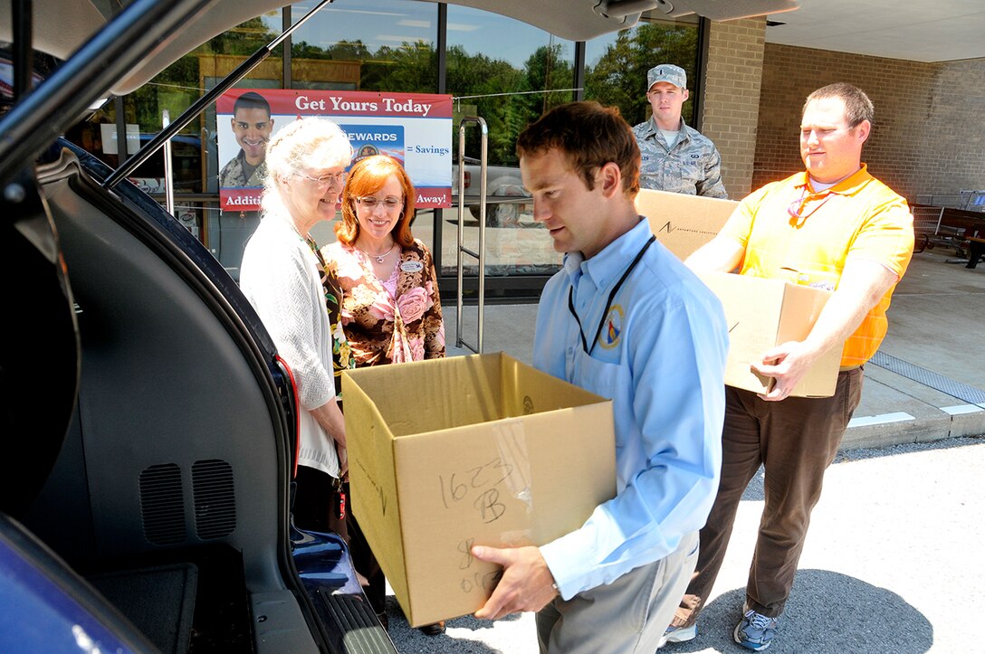 Pat Crosslin (left) and Kathy Pelton (2nd from left), from the Tullahoma Good Samaritan organization, assist AEDC personnel (l-r) Will Mallory, 1st Lt. Drew Miller and Marcus Conner with loading AEDC food donations contributed to the Feds Feed Families food drive which continues through Aug. 31.
