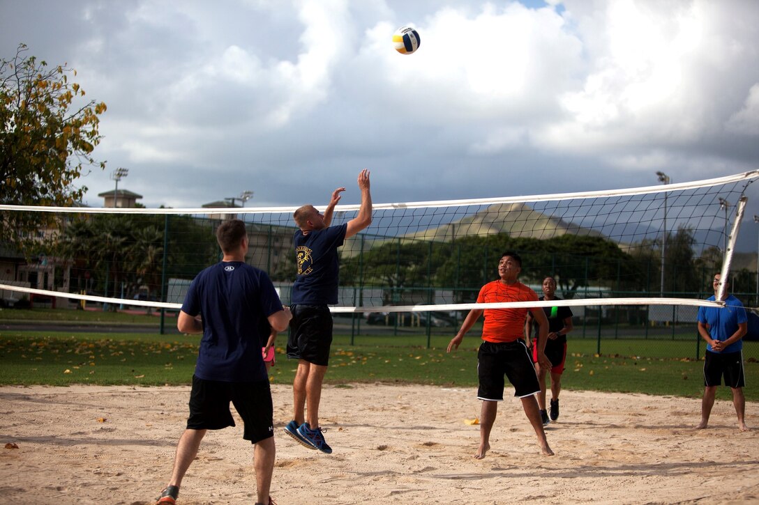 Marine Aviation Logistics Squadron 24 and Marine Corps Air Station Kaneohe Bay compete in volleyball during during the 101 Days of Summer Field Meet Unit Challenge at Riseley Field, Aug. 14, 2013. (U.S. Marine Corps photo by Lance Cpl. Suzanna Knotts)