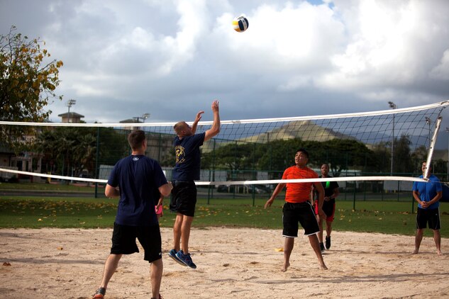 Marine Aviation Logistics Squadron 24 and Marine Corps Air Station Kaneohe Bay compete in volleyball during during the 101 Days of Summer Field Meet Unit Challenge at Riseley Field, Aug. 14, 2013. (U.S. Marine Corps photo by Lance Cpl. Suzanna Knotts)