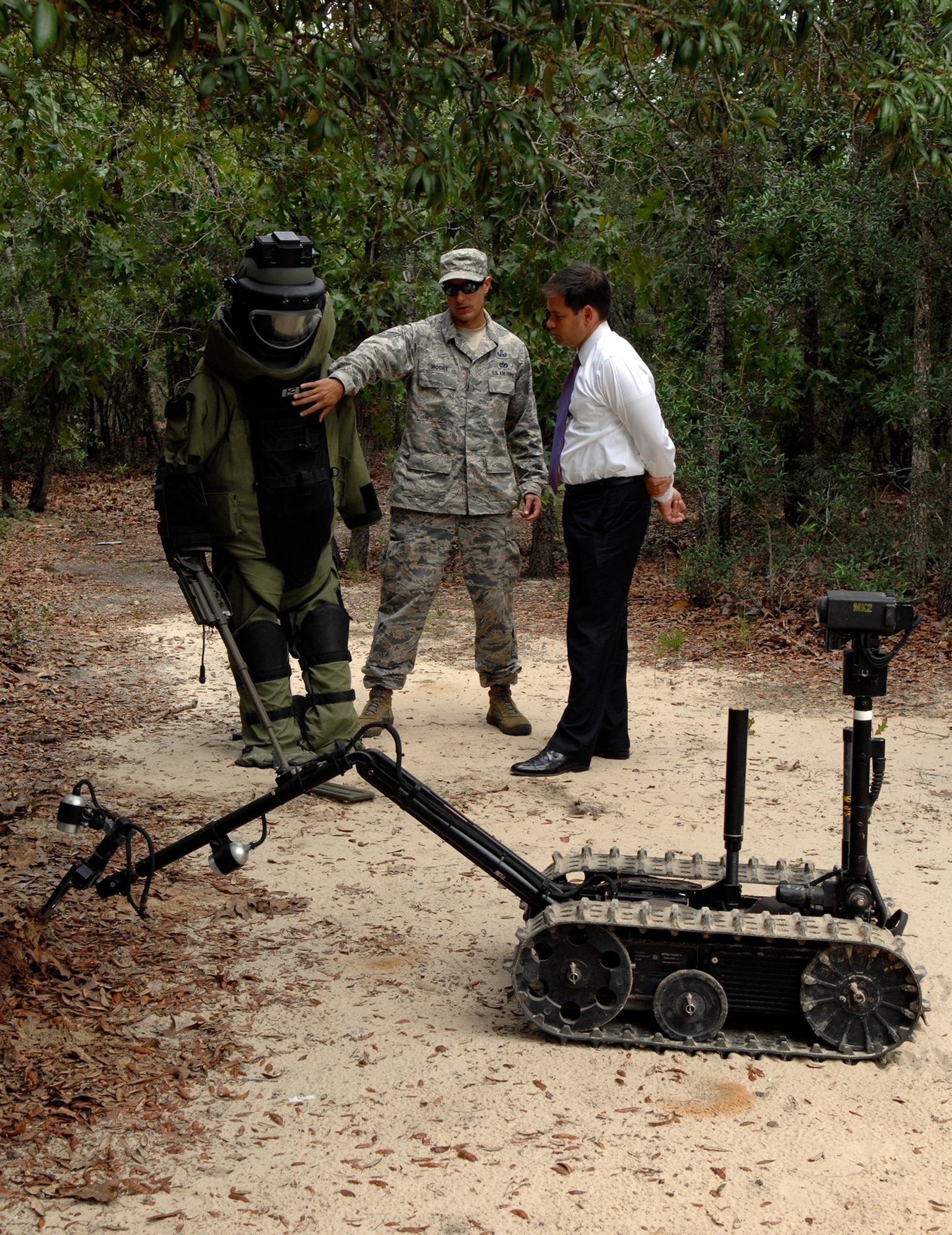 Florida Senator Marco Rubio listens to an Air Force instructor from the Improvised Explosive Device Division at the Naval School Explosive Ordnance Disposal as he explains how EOD technicians use robots. NAVSCOLEOD provides high-risk, specialized, basic and advanced EOD training to U.S., partner nation military and selected U.S. government personnel. (U.S. Navy photo/Lt. j.g. Elizabeth Allen) 