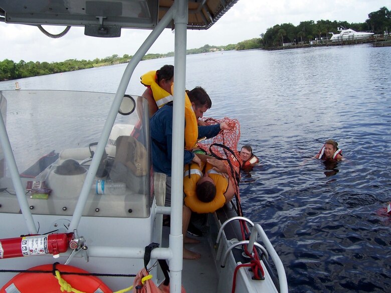 One of the hands-on activities during the motorboat licensing course was a demonstration of how to deploy and use a rescue net. 