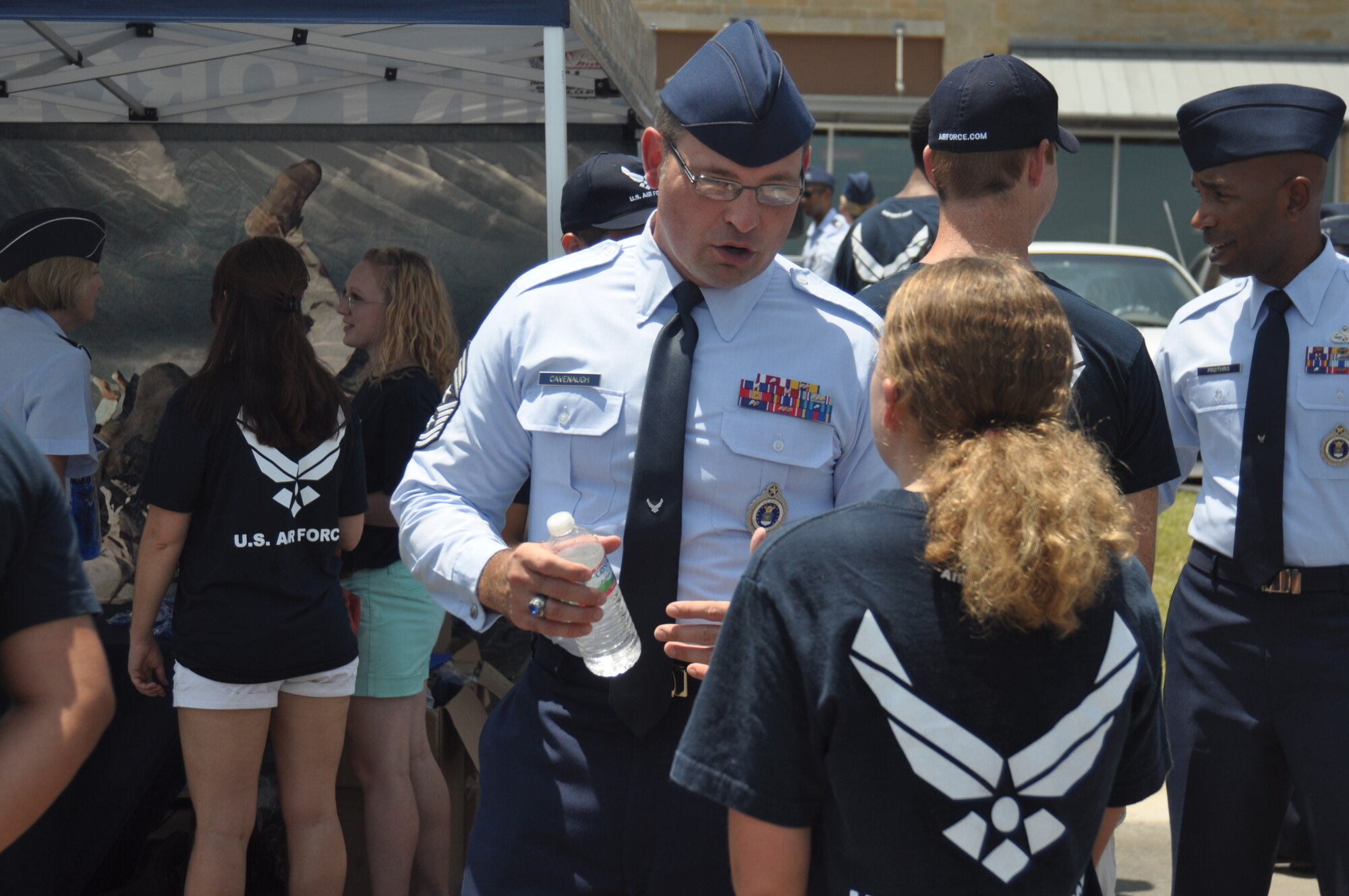 Chief Master Sgt. William Cavenaugh, Air Force Recruiting Service command chief, speaks with a Delayed Entry Program member at the 341st Recruiting Squadron hub opening ceremony in Austin, Texas, Aug. 1. More than 60 DEP members took the oath of enlistment and Cavenaugh reaffirmed his oath after the ribbon cutting. (U.S. Air Force photo/Staff Sgt. Hillary Stonemetz)