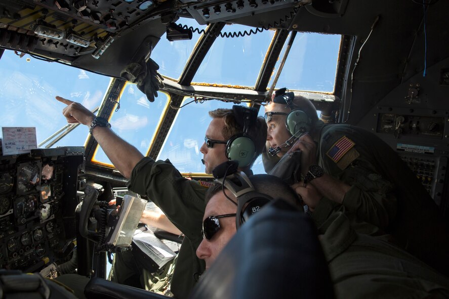ABOVE KANTO PLAIN, Japan -- C-130 aircrews from 36th Airlift Squadron performs visual identification of another C-130 above the Kanto Plain, Aug. 19, 2013. Yokota conducted a large formation surge flight, allowing Airmen to show case their professional airlift capabilities and ability to support any contingencies in the Pacific. (U.S. Air Force photo by Osakabe Yasuo)