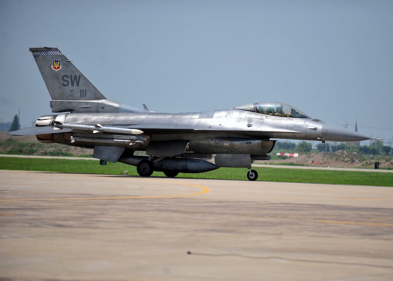 Lt. Col. Douglas Schaare, a Reservist in the 55th Expeditionary Fighter Squadron, taxis in an F-16 Fighting Falcon after flying his final sortie in the Air Force at Osan Air Base, Republic of Korea, July 26, 2013. Schaare, who began his career flying the F-4 Phantom, has flown the F-16 for the past 20 years. (U.S. Air Force photo/Senior Airman Siuta B. Ika)