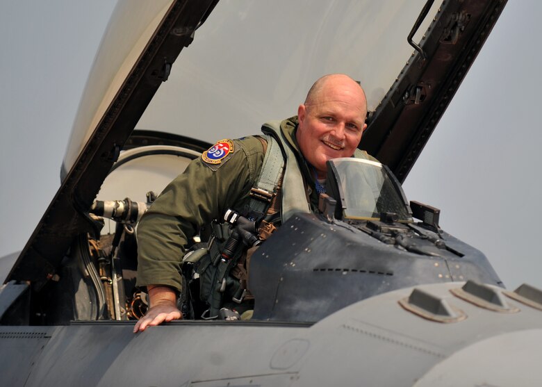 Lt. Col. Douglas Schaare, a Reservist in the 55th Expeditionary Fighter Squadron, climbs out of the cockpit of an F-16 Fighting Falcon after flying his final sortie in the Air Force at Osan Air Base, Republic of Korea, July 26, 2013. Schaare, who has served in the Air Force for the past 25 years, will retire with almost 5,000 flying hours – 4,600 in the cockpit of an F-16. (U.S. Air Force photo/Senior Airman Siuta B. Ika)