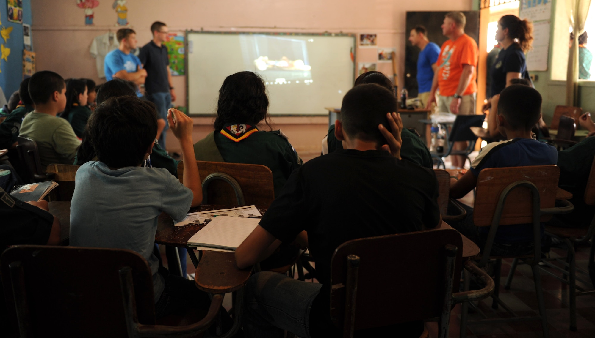 A troop of 20 Honduran Scouts had the opportunity to interact with members of Joint Task Force-Bravo’s Medical Element, in order to earn their merit badge in first aid at a local school in Comayagua, Aug. 17.  The Boy Scout organization can be found on every continent, but Antarctica. In order to earn the first aid badge the Scouts must have basic knowledge on various topics, which includes plants and animals, how to build a first aid kit, CPR, and how to transport patients.  