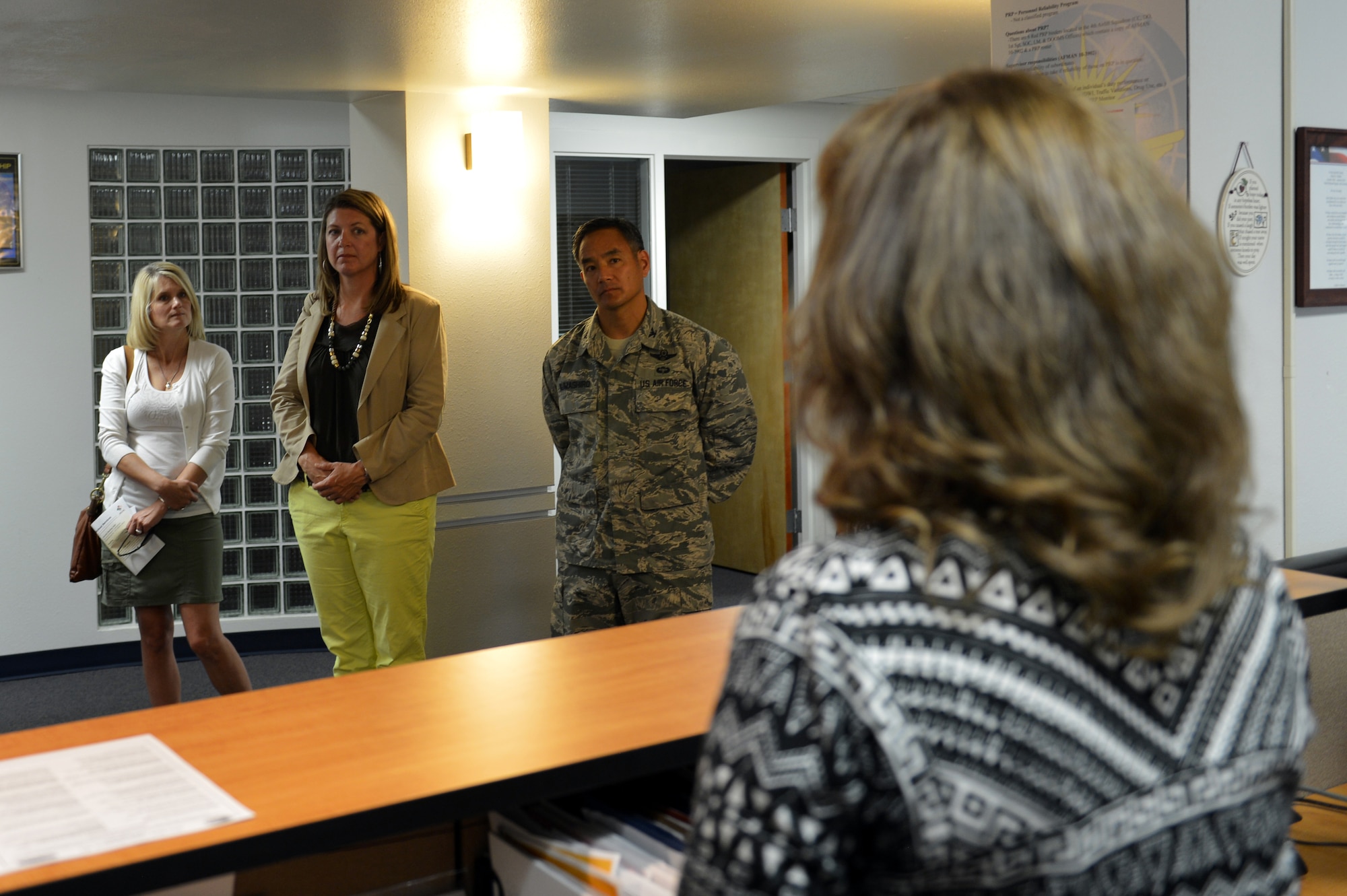 Jennifer Wood, Airman and Family Readiness Center discovery resource center facilitator, explains the programs available at the Discovery Zone to Col. David Kumashiro, 62nd Airlift Wing commander and spouses of Team McChord’s leadership, during a visit to the Airmen and family Readiness Center, Aug. 20, 2013 at Joint Base Lewis-McChord, Wash. The spouses toured various locations with Kumashiro to gain a better understanding of the programs and amenities offered to the Airmen of Team McChord. (U.S. Air Force photo/Staff Sgt. Jason Truskowski)