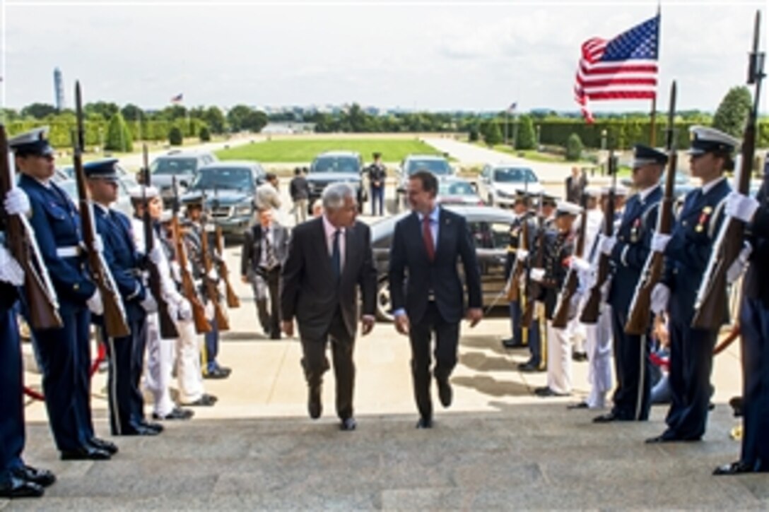 U.S. Defense Secretary Chuck Hagel, left, hosts an honor cordon to welcome Denmark's Defense Minister Nicolai Wammen at the Pentagon, Aug. 21, 2013. The two defense leaders met to discuss issues of mutual importance.
