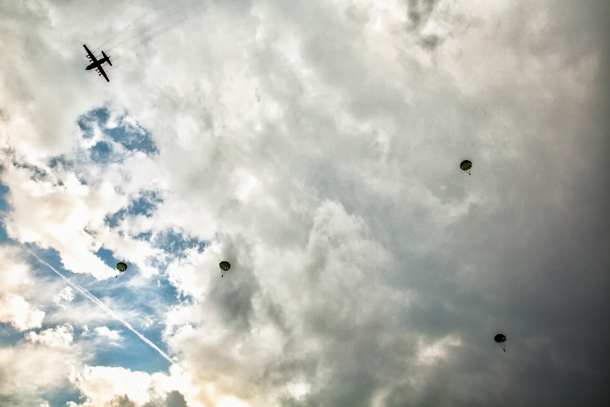 YOKOTA AIR BASE, Japan -- Soldiers assigned to 1st Battalion, 1st Special Forces Group, jump from a C-130 Hercules during joint jump training at Yokota Air Base, Japan, Aug. 21, 2013. The training not only allowed the soldiers to practice jumping, but it also allowed the Yokota C-130 Hercules aircrew to practice flight formations and timed-package drops. (U.S. Air Force photo by Osakabe Yasuo)