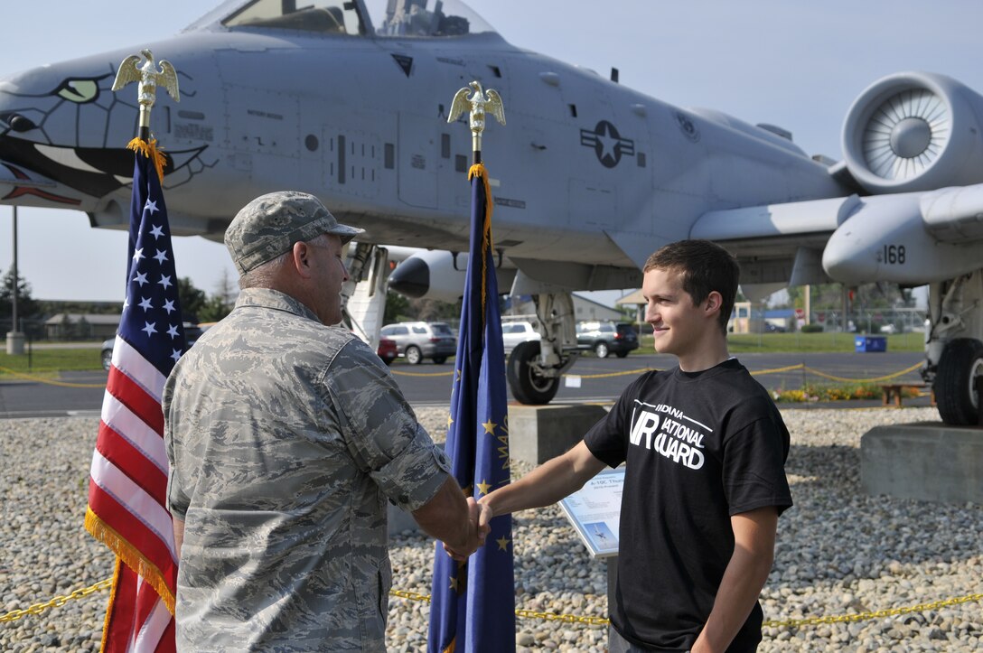 20 August 2013, Fort Wayne IAP, IN – Col. David L. Augustine, Commander,122nd Fighter Wing enlisted its 122nd new member for 2013. John Roenneburg a graduate of New Haven High School, New Haven, Ind. raised his right hand today to become the newest member of the 122nd Fighter Wing. (Air National Guard photo by Master Sgt. Darin Hubble /Released)
