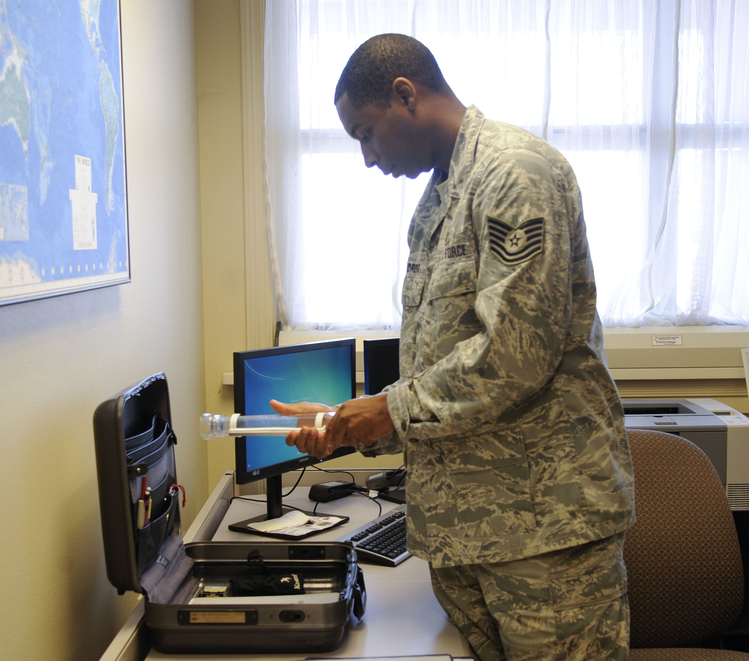 Lightning within 5 2nd OSS Weather Airmen watch the skies > Barksdale