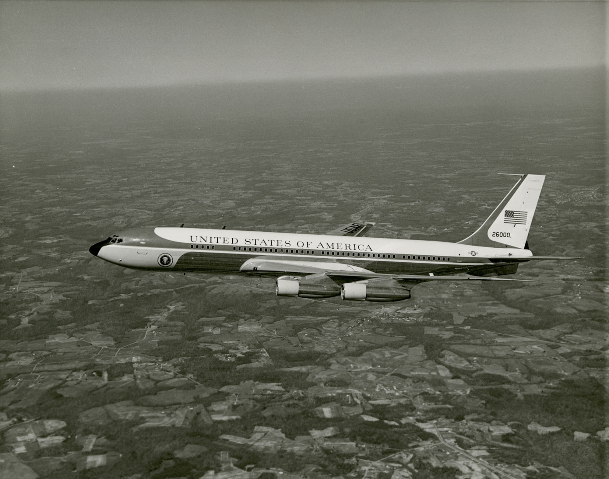 Boeing VC-137C SAM 26000 (Air Force One) in flight. (U.S. Air Force photo)