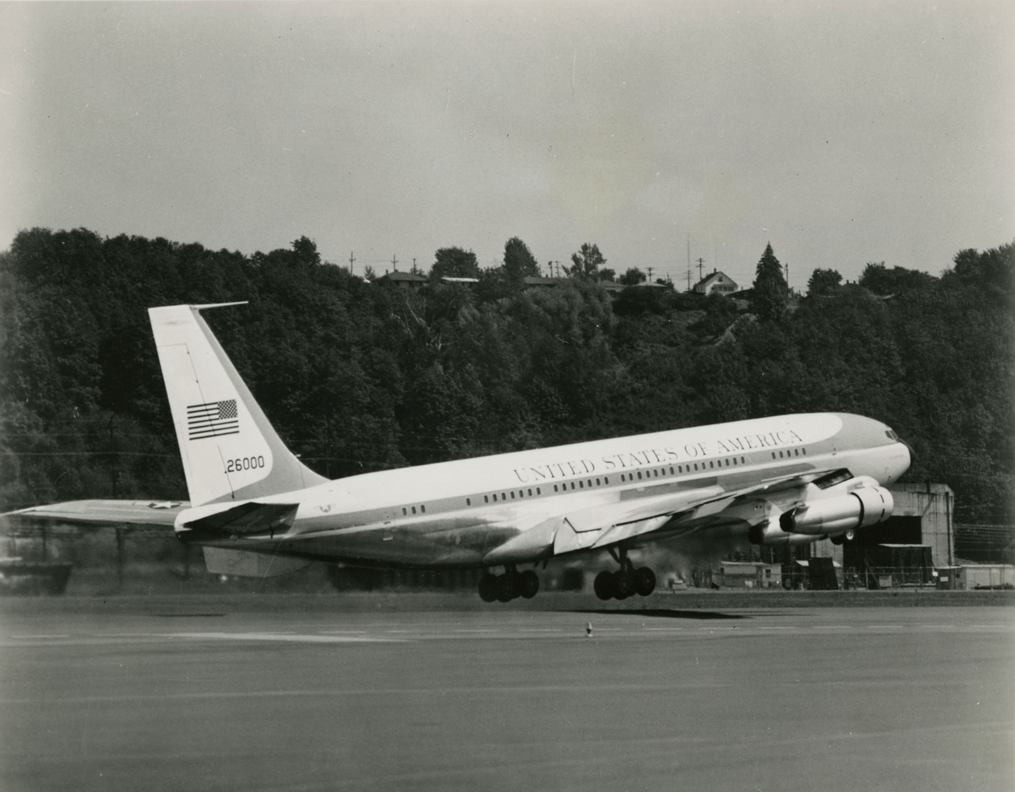 Boeing VC-137C SAM 26000 (Air Force One) taking off early in its career. (U.S. Air Force photo)