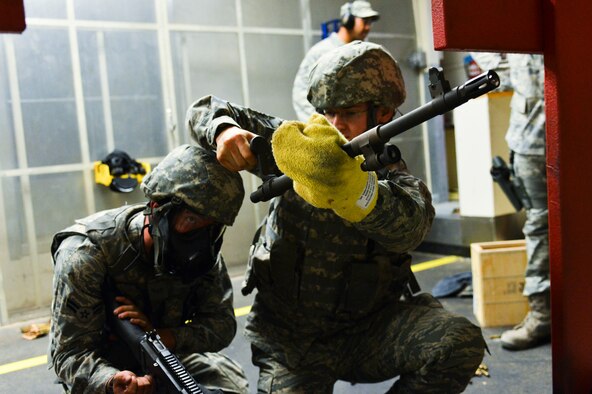 Airman 1st Class Skyler Mills, left, 56th SFS, waits as Airman 1st Class Julius Prefontaine-Gomez, 56th SFS, checks the barrel of an M-240B machine gun to make sure it’s clear during the training. (U.S. Air Force photo/Senior Airman David Owsianka)