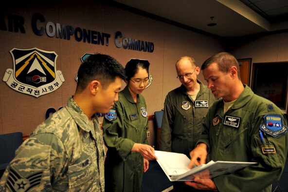 Republic of Korea and U.S. Air Force Airmen from the Air Component Command plans and coordination team talk through an exercise scenario during Ulchi Freedom Guardian at Osan Air Base, ROK, Aug. 22, 2013. UFG, held annually, highlights the longstanding military partnership, commitment and enduring friendship between the two nations, help to ensure stability and security on the peninsula and reaffirm the United States’ commitment to the Northeast Asia region. (U.S. Air Force photo/Staff Sgt. Emerson Nuñez)